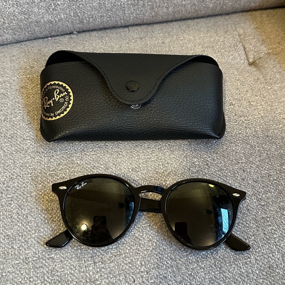 Ray-Ban Polished Black sunglasses RB2180